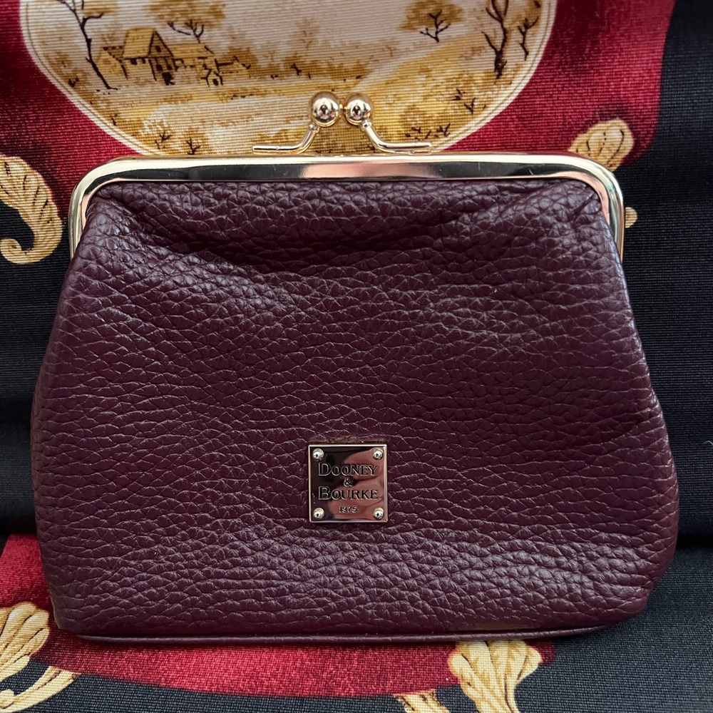 Dooney & Bourke Kiss-lock
